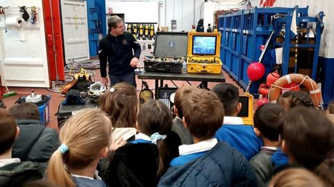Alumnos de Compañía de María visitan el Centro de Salvamento Marítimo de Vilar do Colo
