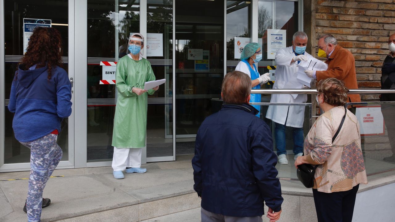 Fernando Sim�n analiza la evoluci�n del coronavirus en Espa�a.Coronavirus Test r�pido sin salir del coche para detectar el COVID-19 en A Coru�a