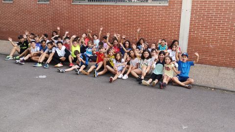 Los ni�os disfrutando de la pequeromer�a