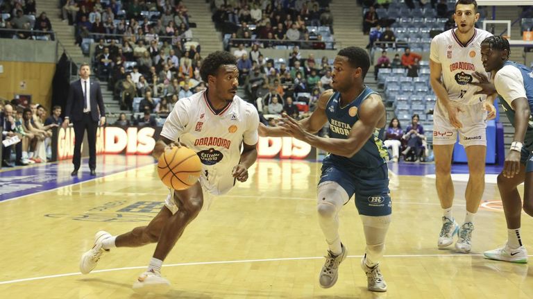Speight rescata al Monbus Obradoiro ante un gran Menorca (100-86)