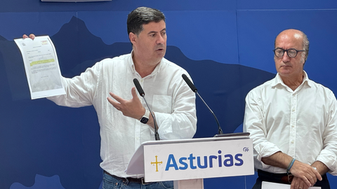 El diputado nacional del PP de Asturias, Silverio Argüelles, y el diputado regional Luis Venta