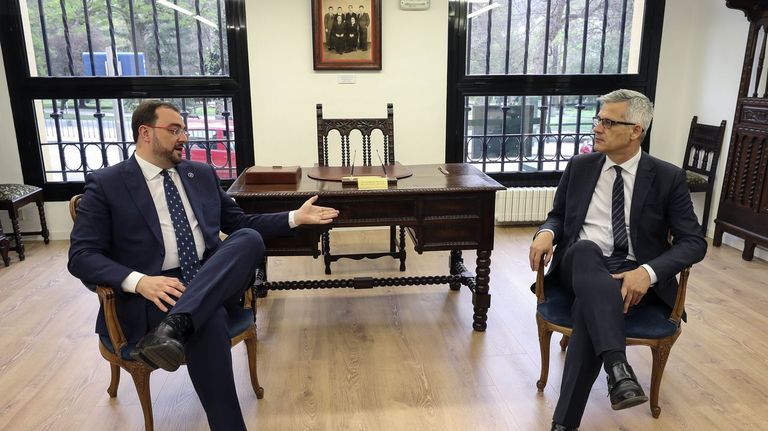 El presidente de Asturias, Adrián Barbón, recibe al secretario de Estado de Transportes, Movilidad y Agenda Urbana, David Lucas