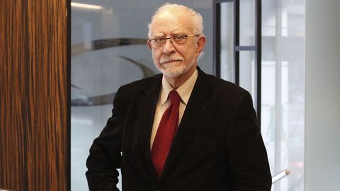 José María Merino presentó en A Coruña, su ciudad natal, el libro «A través del Quijote»