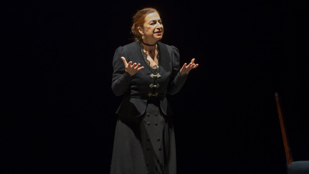 Luis Gonzlez, podlogo de vacas.Teatro do Atlntico presenta Libre coma os paxaros