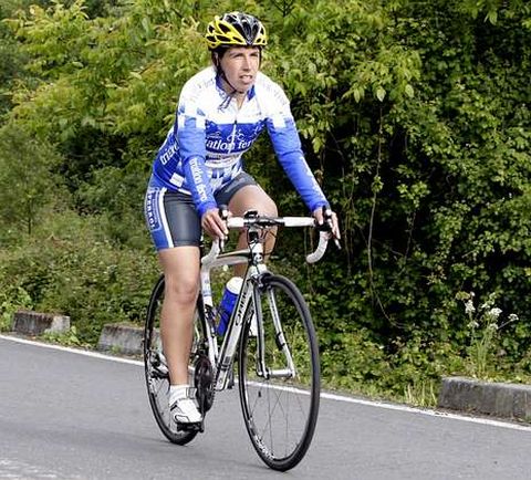 Eva Teijeiro, ayer al iniciar su entrenamiento en bicicleta en Valdovio. 