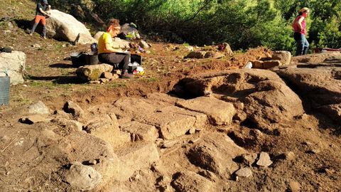 Las excavaciones que se llevan a cabo en el lugar de O Preguntoiro han puesto al descubierto los restos de una capilla o ermita cuya existencia solo se conoca por la tradicin oral