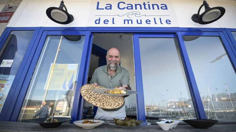 La torrija que la princesa Leonor pidió repetir y más platos de cuaresma, en una cantina con vistas al mar en Marín