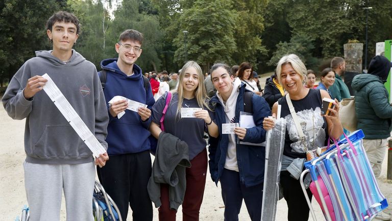 Emoción por comprar las entradas para Jason Derulo en Vigo: «Llevamos esperando desde las 4 de la tarde de ayer»