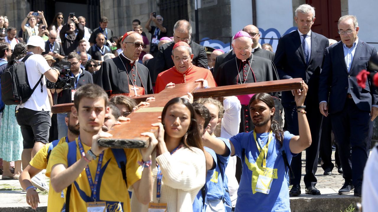 O Pino se reencuentra con su smbolo: el galo pieiro.Kiko Rivera actu en Galicia en abril y en julio