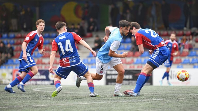 La UD Ourense se atasca en Langreo y vuelve a tropezar fuera de casa (1-0)