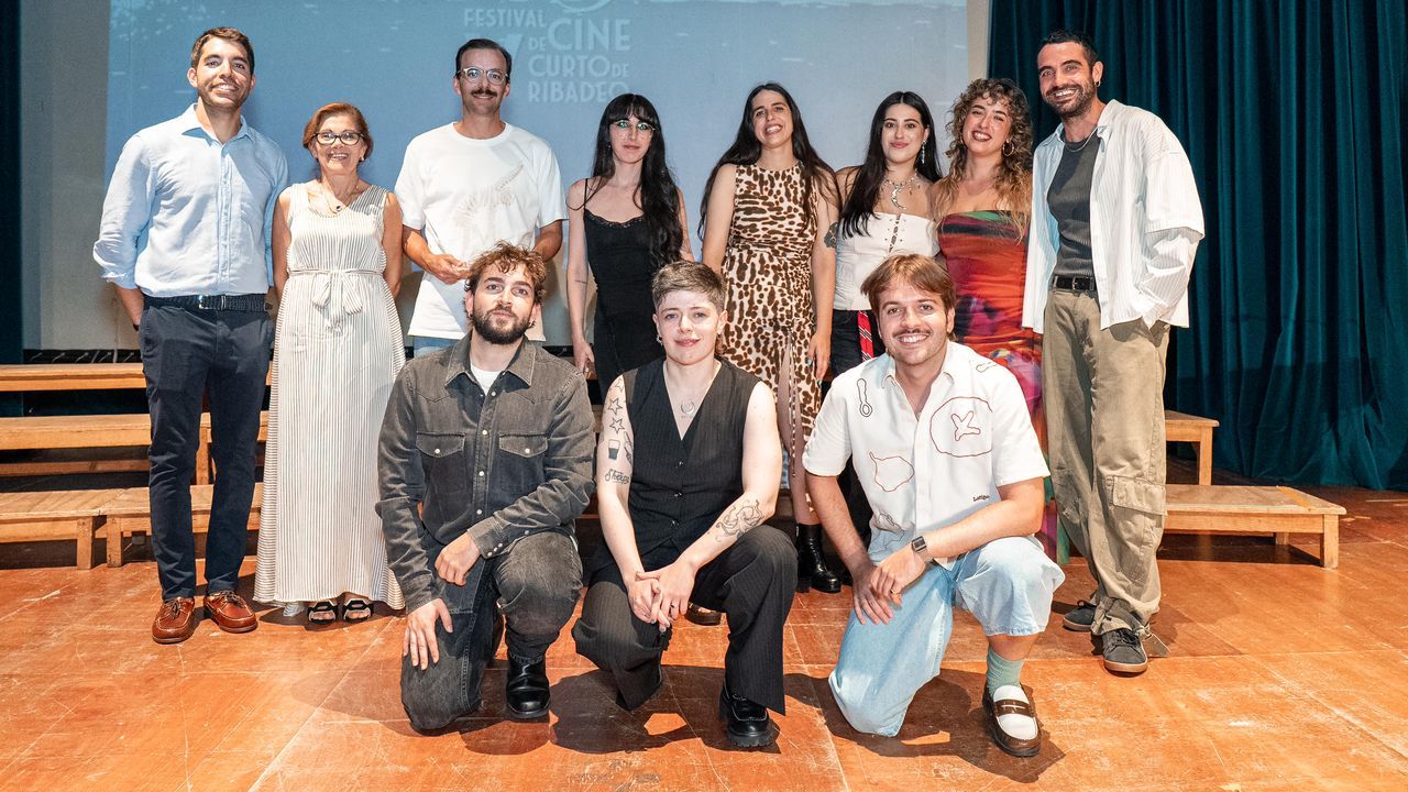 Fabi&aacute;n P&eacute;rez, Carmen R. Cancelo, De Oliveira, M&oacute;nica Arnanz, Gloria Gonz&aacute;lez, Anabel Lens, Prado R&uacute;a, F&oacute;rneas. Abajo: Sergio Garc&iacute;a-Ramos, Carme Rodr&iacute;guez y Manu Cajal.