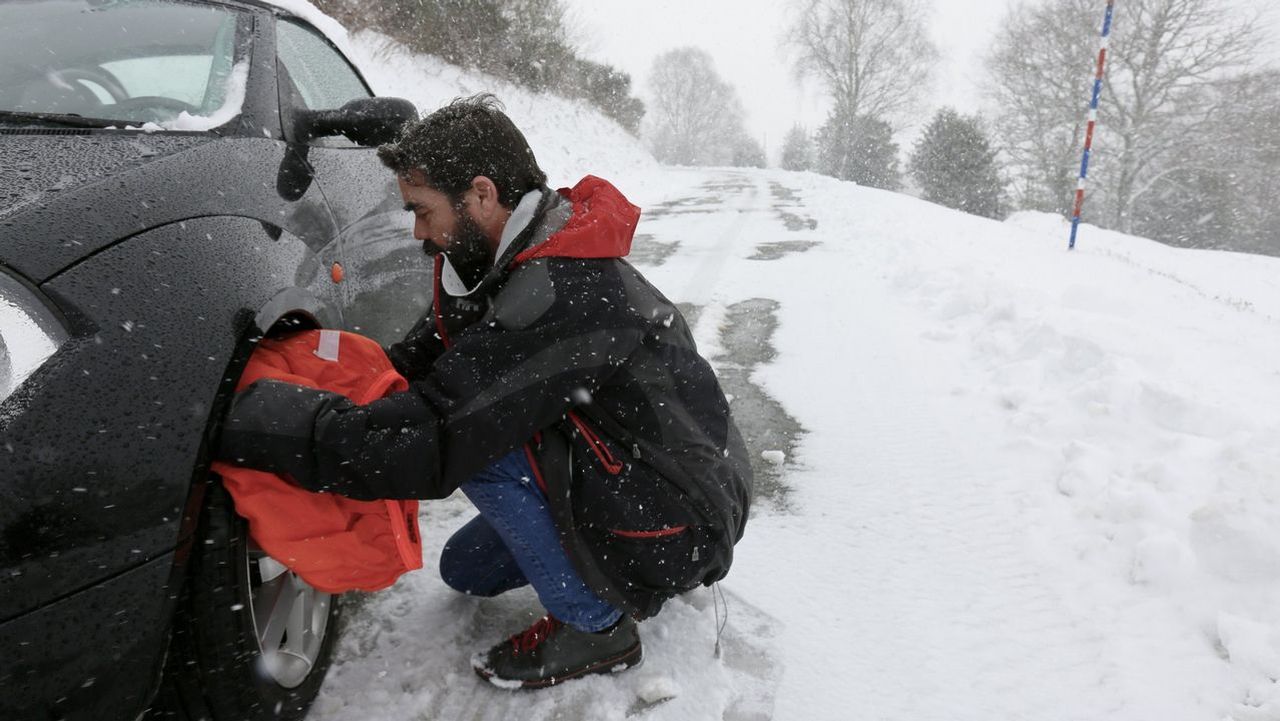Consejos para colocar las cadenas de nieve en el coche en Galicia