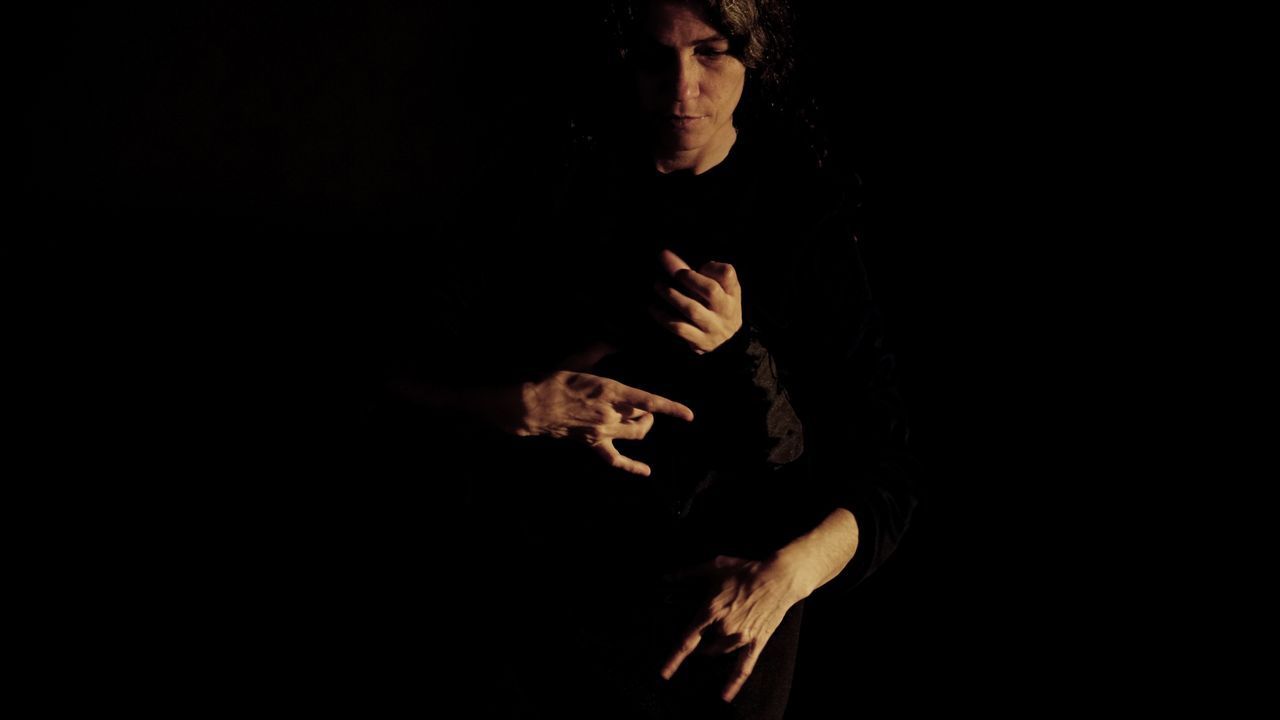 Kitesurf en A Illa.O compositor ferrol�n Pablo Seoane est� detr�s de �Ph�rmakon�, unha peza musical e esc�nica escrita para dous m�sicos e dous actores bailar�ns