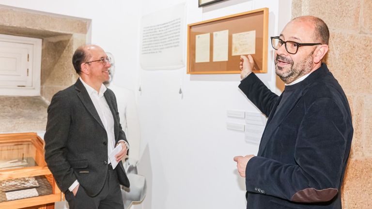 Una exposición en Padrón celebra los 75 años de «La colmena», de Cela