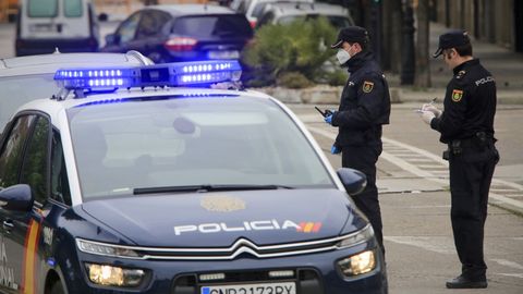 Policas en un control en el centro de Monforte