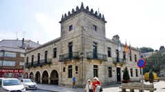 El 7 de julio de 1956 fue inaugurado el edificio municipal de Redondela, obra de Emilio Bugallo, el mismo arquitecto que proyectó el restaurante El castillo, en O Castro de Vigo
