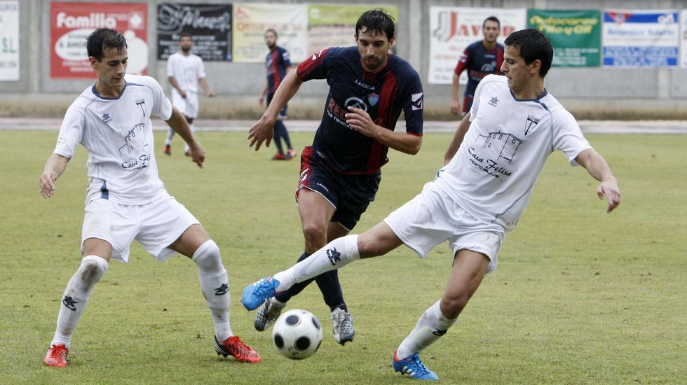 La banda lucense Man de Santo ofrece un concierto en el Clavic�mbalo
