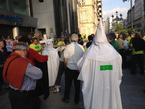 Un grupo de preferentistas fue en procesin a NCG