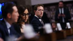 El director ejecutivo de Facebook, Mark Zuckerberg, junto a los ejecutivos de Twitter y Tik Tok, durante la comparecencia ante el Senado