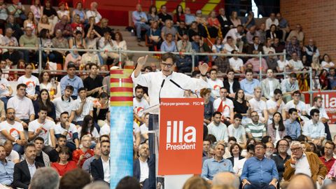 Salvador Illa, candidato del PSC, en el mitin de cierre de campaña en Barcelona