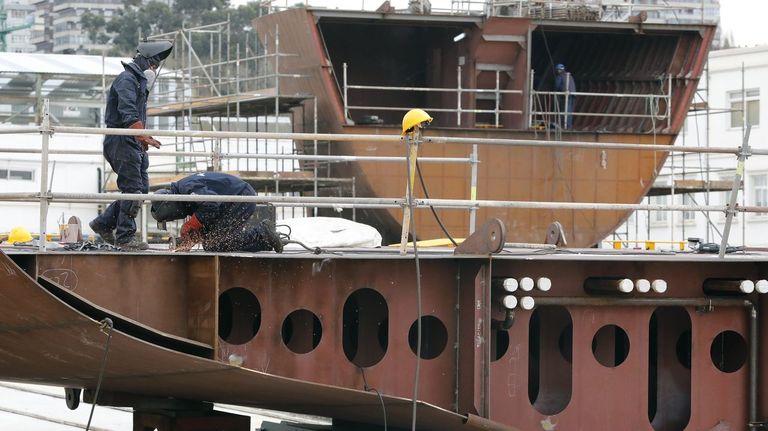 La patronal acepta reforzar el control del estrés térmico para los 30.000 trabajadores del metal de Vigo y la provincia