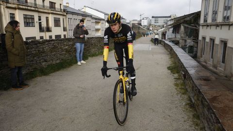 Jonas Vingegaard por la Muralla de Lugo el pasado 23 de febrero