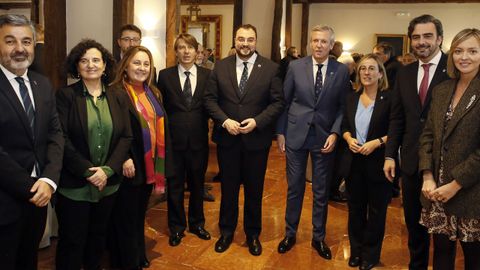 Los consejeros asturianos de Medio Rural, Alejandro Calvo; de Turismo, Berta Piñán; de Educación, Lydia Espina, y de Industria, Enrique Fernández. El conselleiro de Facenda, Miguel Corgos; el presidente asturiano, Adrián Barbón; el presidente de la Xunta, Alfonso Rueda; la conselleira de Infraestruturas, Ethel Vázquez; el vicepresidente segundo, Diego Calvo, y la conselleira de Política Social, Fabiola García.
