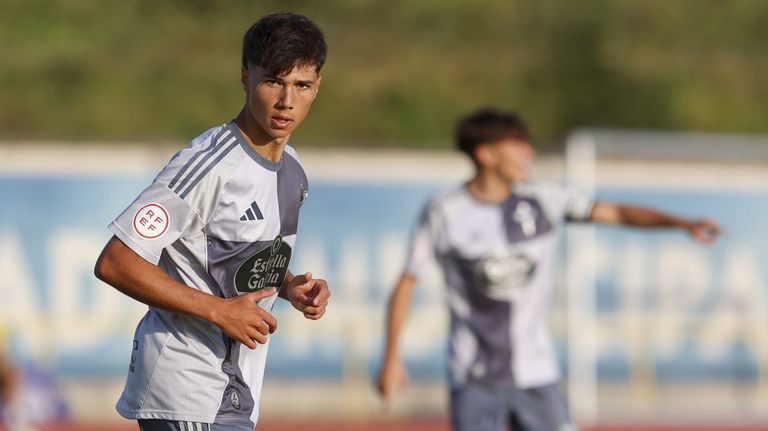 La mini fragata verde del Racing gana al Roces y vende muy caro el descenso