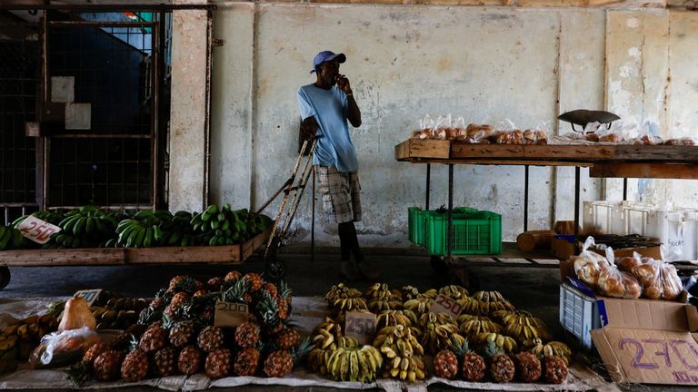 Estados Unidos cerca a las empresas con intereses en Cuba y sanciona a Díaz-Canel