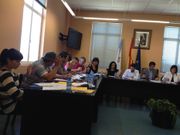 Asunci�n Torres (primera por la izquierda) se sent� en el lado de la oposici�n.