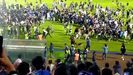 Avalancha mortal en un partido de fútbol en Indonesia