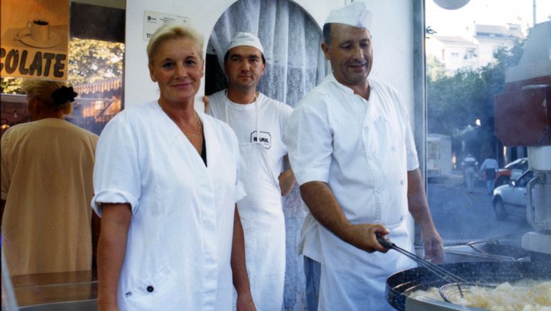 La entrega de los vales de compra se celebr� en la sede de los comerciantes de Sarria