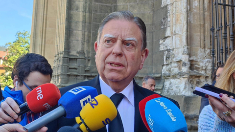El alcalde de Oviedo, Alfredo Canteli, a la entrada a la Catedral de Oviedo
