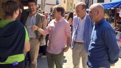 El consejero de Industria, Enrique Fern�ndez, el primero por la izquierda, en Cabrales