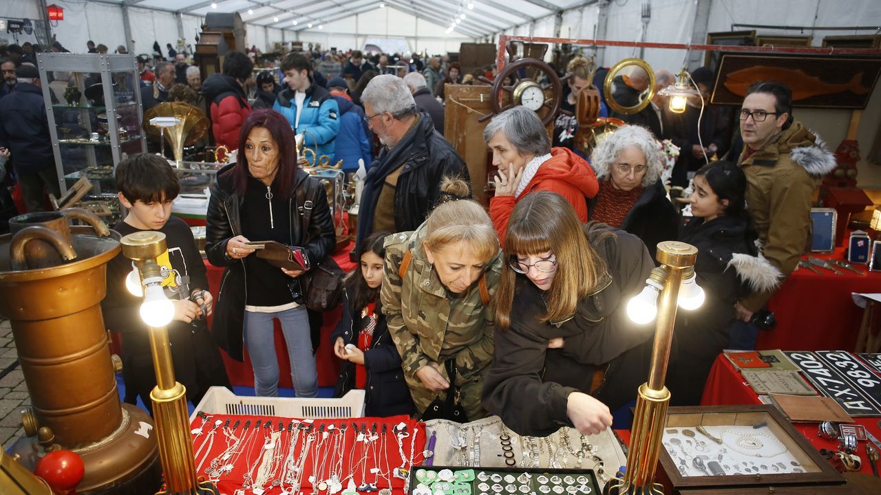 Beln gigante de Viveiro.Mucho pblico en la Feira de Antigidades de A Pontenova