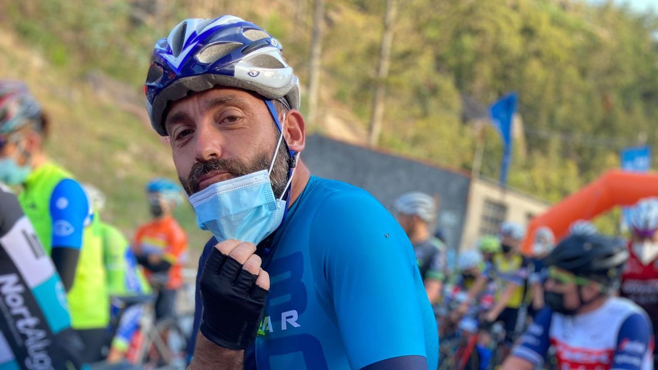 Ana Cambn na sala de control na que traballa