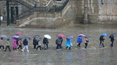 Los turistas han tenido que sacar el paraguas este martes en Santiago