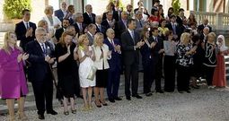 Felipe VI y Letizia, con representantes de asociaciones y fundaciones de vctimas del terrorismo, en su primer acto oficial como reyes. 