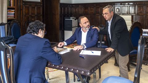 Santiago Ferreiro, presidente de ACO, y Luis Menor, presidente de la Diputación de Ourense, se reunieron en la institución provincial