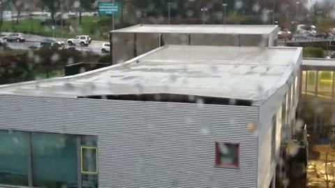 La cubierta de la escuela de O Milladoiro fue siempre un punto dbil del edificio y en diciembre del 2019 el viento la levant parcialmente