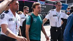 El piloto de F1, Fernando Alonso, a su llegada al circuito de Barcelona para la tercera jornada del GP de Espaa que se celebra este fin de semana