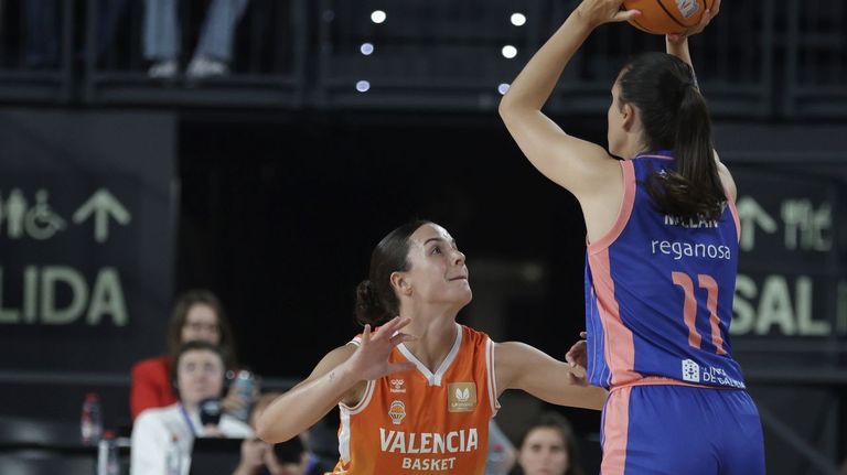 El Baxi Ferrol exprime sus opciones, aunque no logra la gesta en Valencia (85-74)