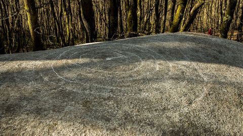 Un de los petroglifos grabados sobre la cubierta del dolmen