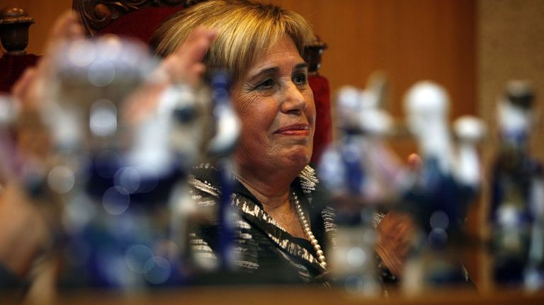 Elvira Fernández: «<span lang=