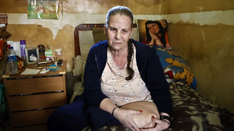 Con una sola pierna y sin poder salir de casa: «Estoy muerta en vida»