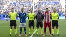 Cordero Vega, en el centro, antes del Real Oviedo-Sporting de esta temporada