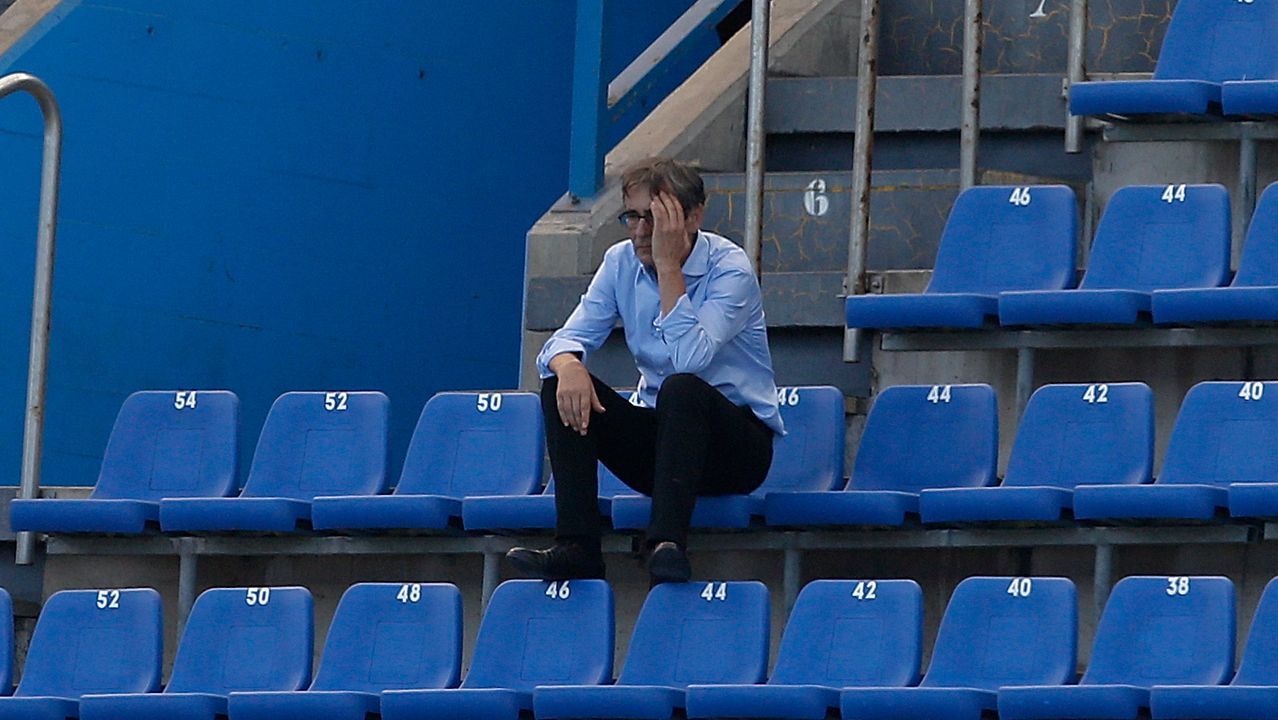 V�deo de las elecciones en Burela, con colas para votar.Polic�a y ambulancia en la playa de San Amaro por una falsa alarma de covid