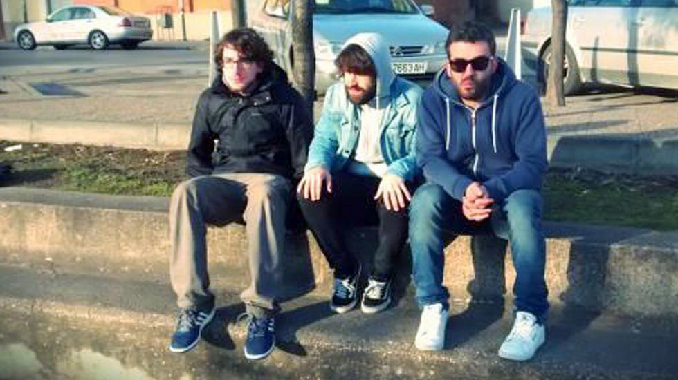 �La culebra salt� medio metro fuera del agua para pillar un lagarto grande�