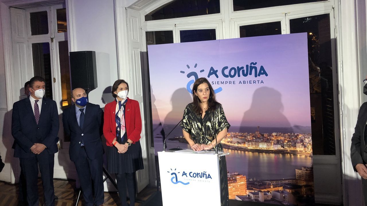 Los reyes inauguran Fitur.La alcaldesa, Inés Rey, en la presentación de la estrategia turística de A Coruña en Madrid, a la que acudió la ministra de Turismo, Reyes Maroto