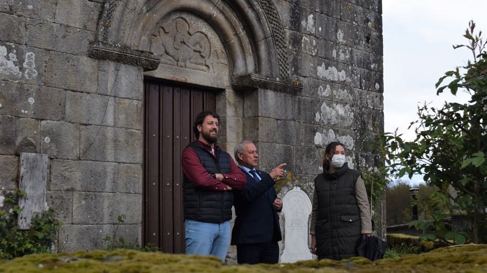El presidente de la Diputación y la diputada de Turismo presentaron la programación del día de la transrománica en la iglesia de Taboada dos Freires (Taboada)